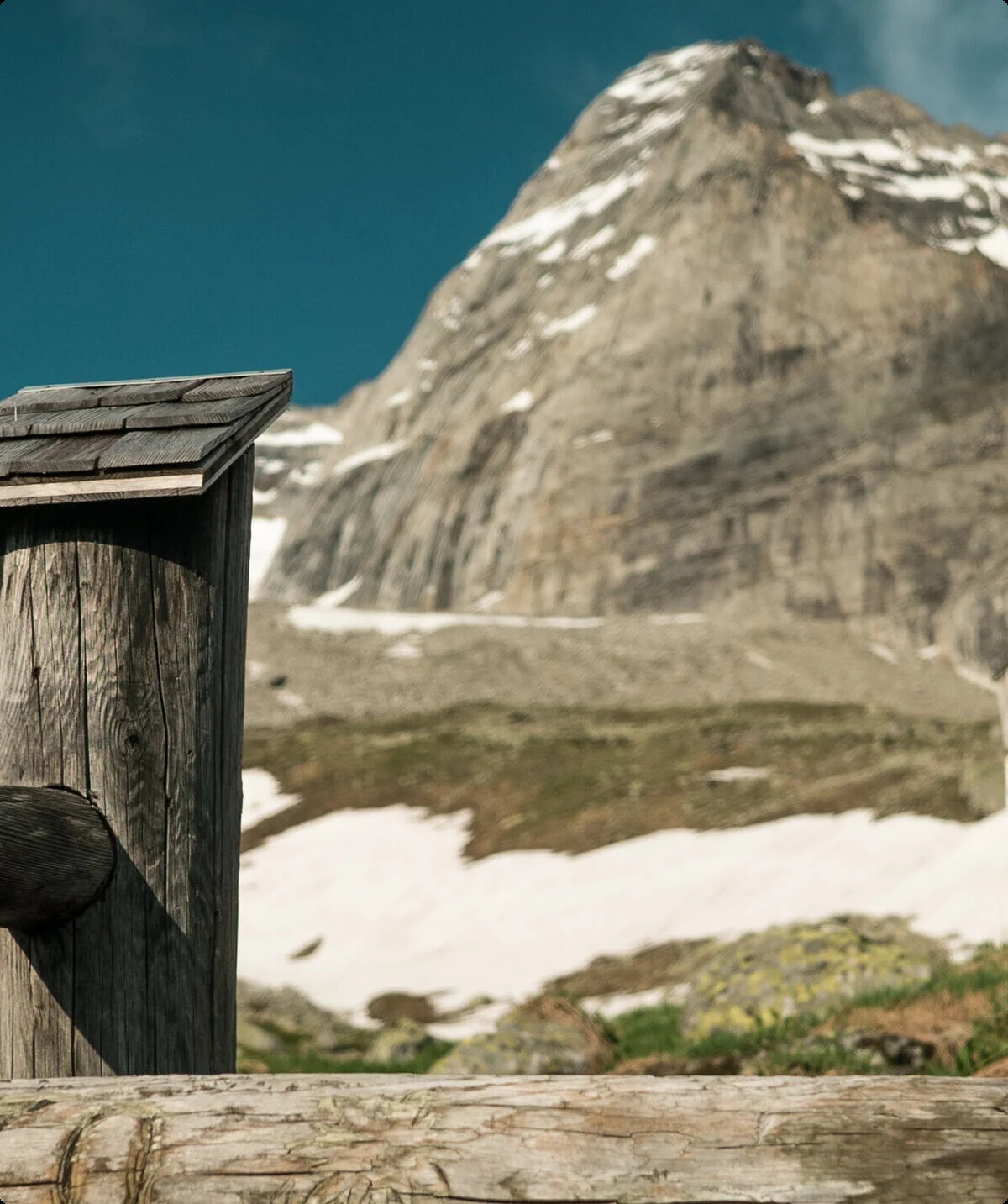 Ein Holz-Brunnen in den Bergen | © DAV/Marcel Dambon